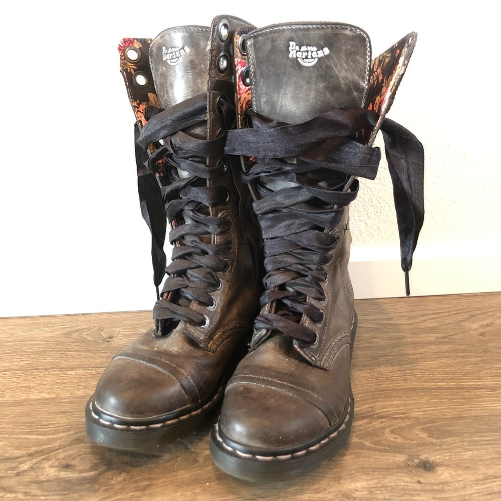 Dr Martens 1914 fold over Triumph Boots